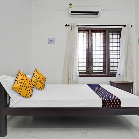 Spot On Blissful Villa Kochi Esterno foto
