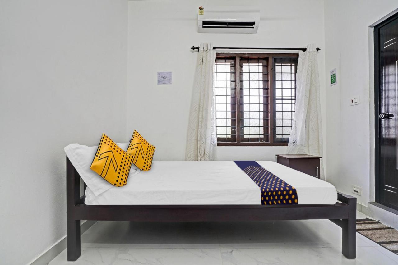 Spot On Blissful Villa Kochi Esterno foto